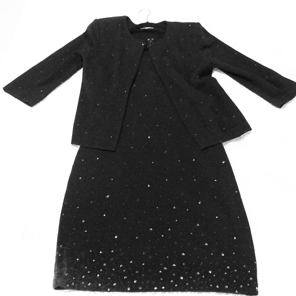 St. John knits sleeveless dress/matching jacket.